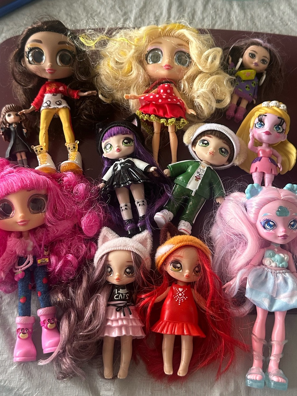 Girls toy lot (11 figures)